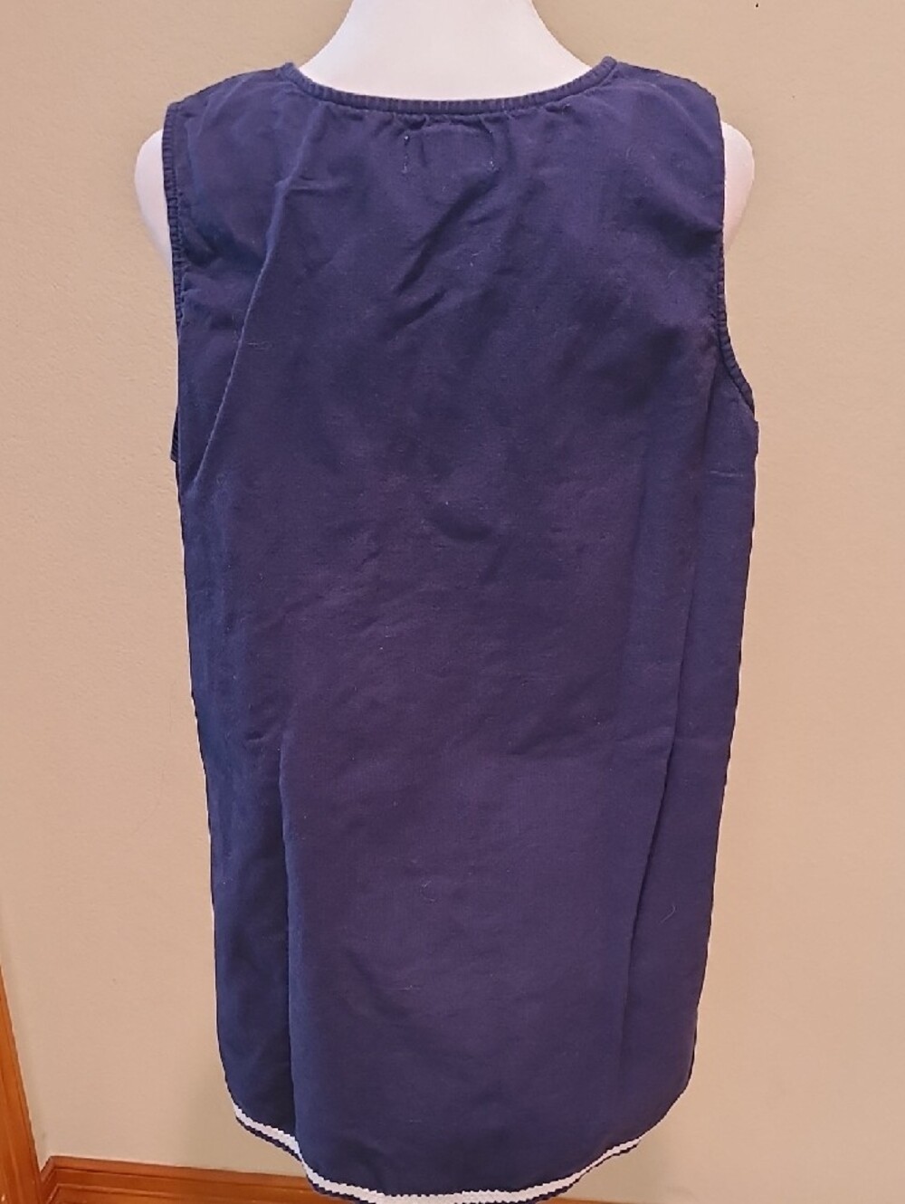 * Host Pick* Mud Pie Navy Sleeveless Top with White Circular Embroidery Size L - Picture 5 of 6